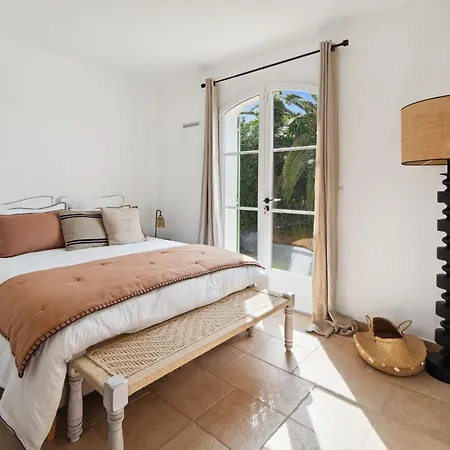 Magnificent House - Ac- 5br-10p- Valmer *